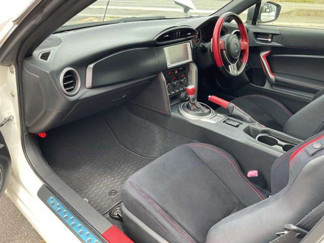 商品は中古車につき現車確認をお願い致します、キレイな車でも年式相応の小傷等があります。仕様についての記載漏れがある場合がございますので、電話にて車両のご確認をお願い致します。