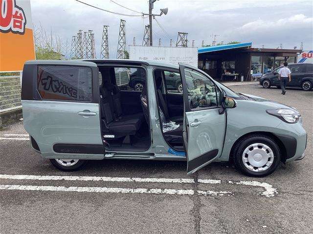 ■□■□■ アフターサービスもお任せ下さい！！ 自社整備工場を完備しております！！ 国土交通省指定整備工場なので車検も最短45分で終わります♪  ■□■□■