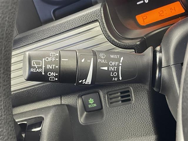 【ワイパー＆ウォッシャー】ワイパーを作動させたり、ウォッシャーを作動させたりすることができます。