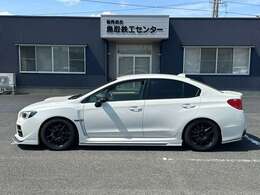 自社にて認証工場を保有しているので納車前後の整備やメンテナンス・カスタマイズまで幅広くご対応！ぜひお問い合わせください。