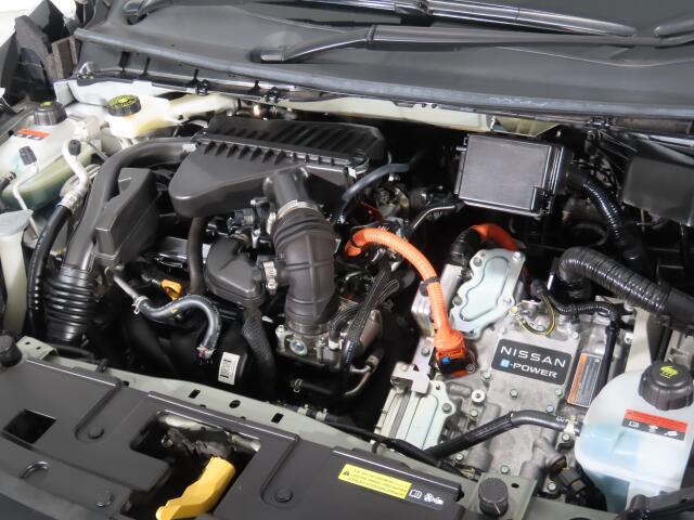 エンジンルームもきれいですよ。機関機構系も良好です。納車前に点検整備も行います。エンジンオイル・オイルフィルター・エアコンフィルター・ワイパーゴムは必ず交換致します（エアコンフィルターは、装着車のみ）