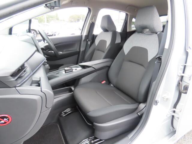 フロントシートも状態良好ですよ。大きな汚れもなく、安心です。座り心地もいいですよ。