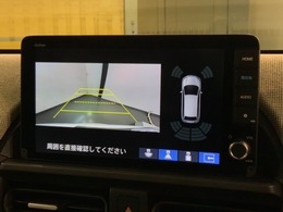 リバースギアに入れるだけで後方の表示へ切り替わります。夜間や雨の日の駐車も楽になりますよ。