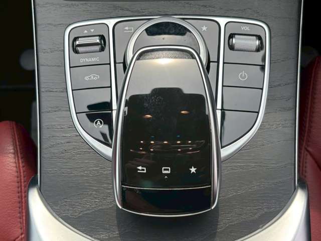日本自動車査定協会認定査定士による確かな査定を実施しております。また認証工場も完備しておりますので、ご安心下さいませ。