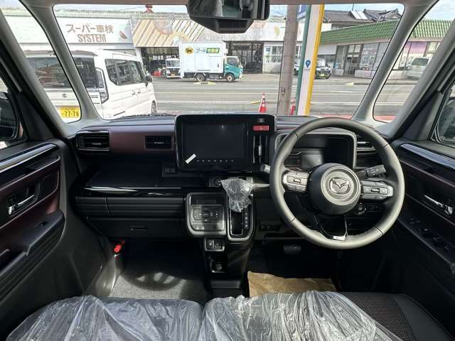 本社大東店には400台以上の届出済（登録済）未使用車、試乗車を展示しております！