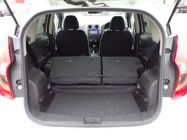 ★2列目シートは折りたたみが可能なのでシチュエーションによって様々な使い方をお楽しみ下さい！