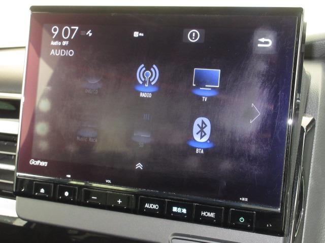 ナビゲーションはギャザズ8インチコネクトナビ（LXU-237NBi）を装着しております。AM、FM、CD、DVD再生、Bluetooth、音楽録音再生、フルセグTVがご使用いただけます。