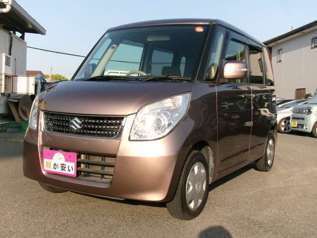 中古車でもとっても綺麗♪納車前に、ボディはガラスコーティングを行います♪ピカピカの「光沢」・「艶」の状態で御納車致します！