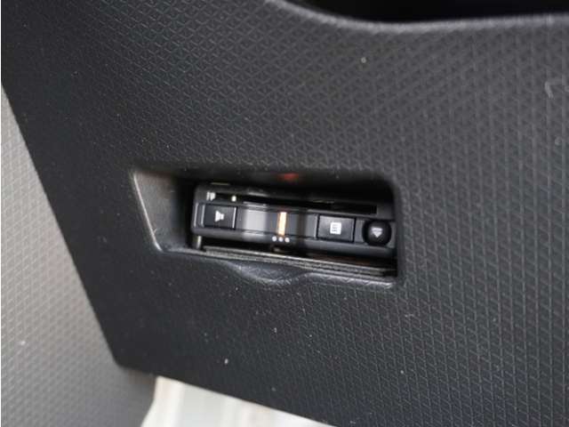 今や必需品の◆ETC車載器　装備車◆　有料道路を利用する際にスムースに通過でき、わずらわしい料金支払いから開放されます！