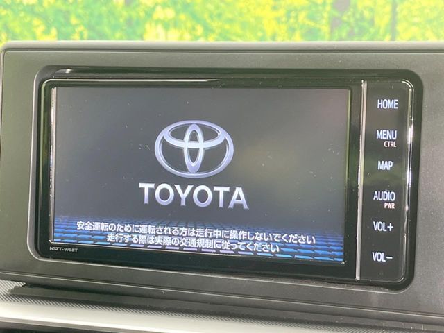 【純正ナビ】人気の純正ナビを装備しております。ナビの使いやすさはもちろん、オーディオ機能も充実！キャンプや旅行はもちろん、通勤や買い物など普段のドライブも楽しくなるはず♪