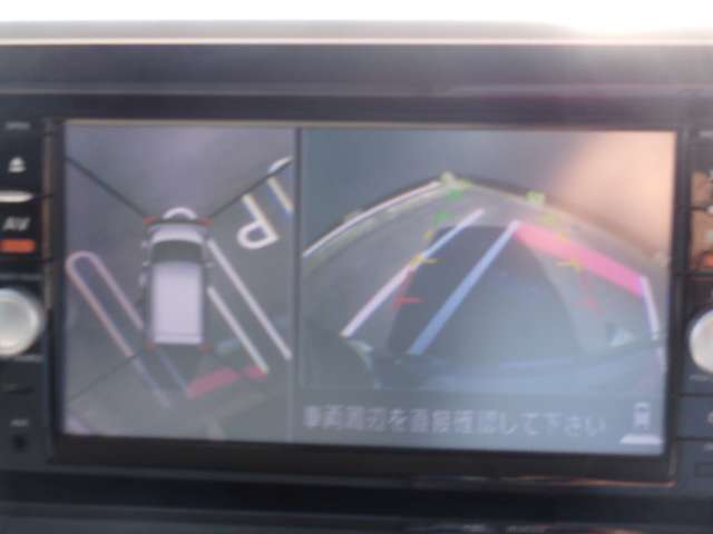 空から見下ろしているような視点で周囲を確認できるアラウンドビューモニター。駐車時にとても便利です。