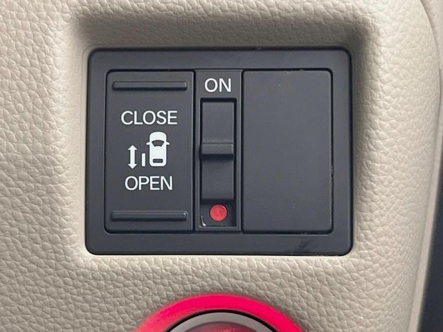 【パワースライドドア】スマートキーや運転席のスイッチでスライドドアの開閉が可能♪電動だから力を入れてドアを開ける必要が無く、小さいお子様でも、重い荷物を持っている時もラクに開け閉めできます♪