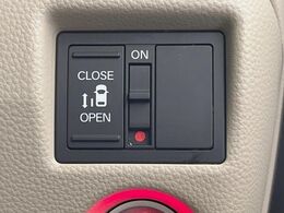 【パワースライドドア】スマートキーや運転席のスイッチでスライドドアの開閉が可能♪電動だから力を入れてドアを開ける必要が無く、小さいお子様でも、重い荷物を持っている時もラクに開け閉めできます♪