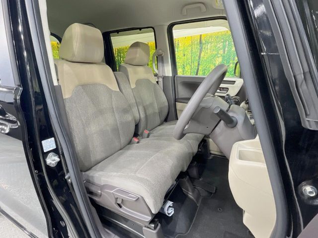 運転席シート廻りは使用感も少なく、良好な状態となっています。丁寧に使われていたことがよくわかりますね。