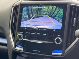 【バックカメラ】駐車時に後方がリアルタイム映像で確認できます。大型商業施設や立体駐車場での駐車時や、夜間のバック時に大活躍！運転スキルに関わらず、今や必須となった装備のひとつです！