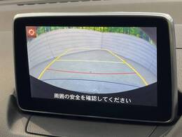 【バックカメラ】駐車時に後方がリアルタイム映像で確認できます。大型商業施設や立体駐車場での駐車時や、夜間のバック時に大活躍！運転スキルに関わらず、今や必須となった装備のひとつです！