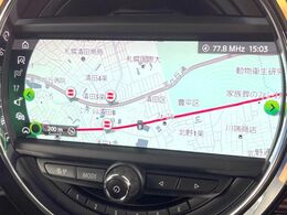 ●純正ナビ:一体感のあるナビは、高級感ある車内を演出してくれます。オーディオ機能も充実しておりますので、運転もより楽しめます♪