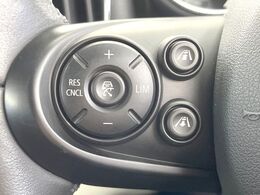 ●アクティブクルーズコントロール：前の車との車間距離を一定にとりつつ、一定速度で自動走行してくれる次世代のクルーズコントロール！主に高速道路や自動車専用道路で使用する便利な機能です！