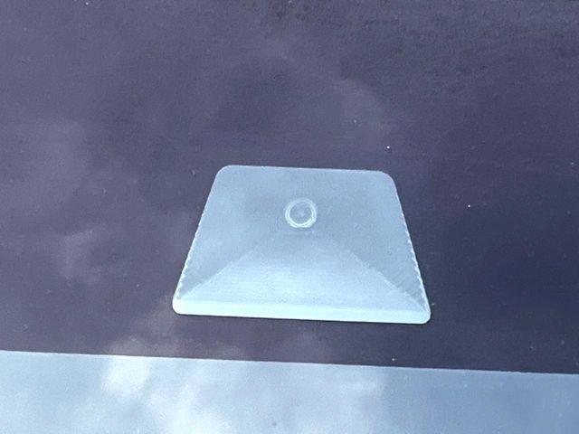 【ホンダセンシング】走行中に前方の車両等を認識し、衝突しそうな時は警報とブレーキで衝突回避と被害軽減をアシスト。より安全にドライブをお楽しみいただけます。