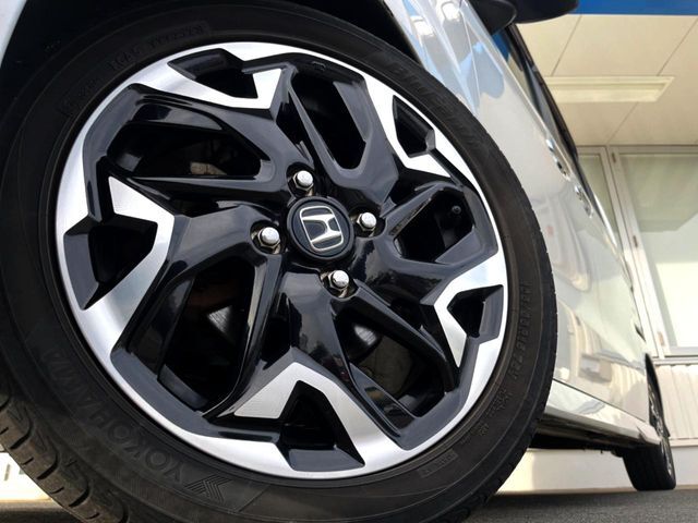 【純正15インチアルミホイール】外観にマッチした純正アルミホイールを装着しております。各種社外アルミホイールや、スタッドレスタイヤも取扱いしております。是非ご相談ください♪