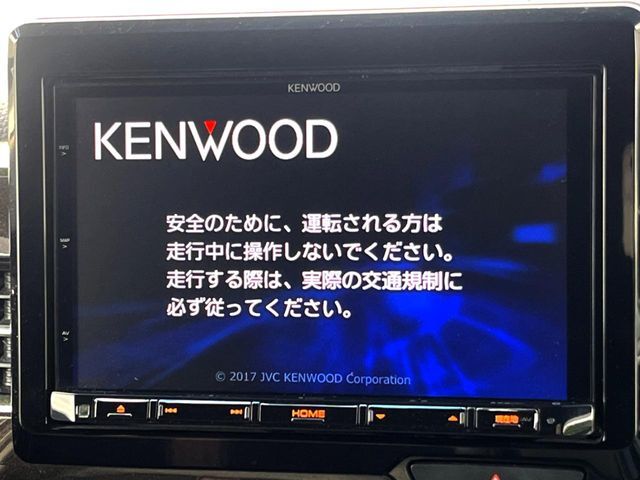 【大画面ナビ】人気の大型8インチナビを装備。存在感のある大画面はインパクト大！ナビ利用時のマップ表示は見やすく、テレビやDVDは臨場感がアップ！いつものドライブがグッと楽しくなります♪