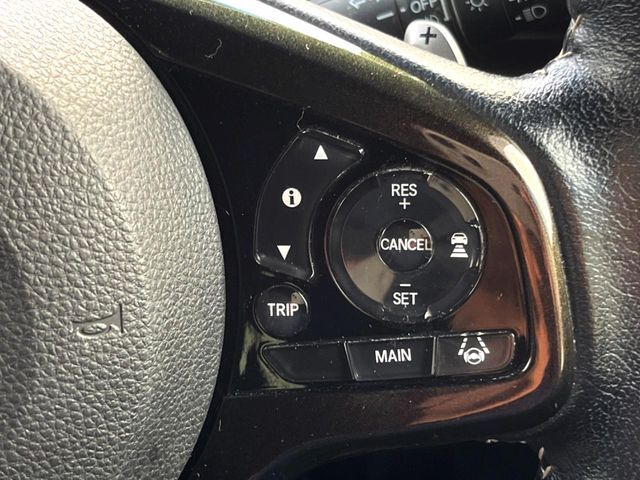 【アダプティブクルーズコントロール】高速道路での長距離走行が楽に！！自動で速度を保つクルーズコントロールが、衝突軽減システムと連携し、前方の車両を感知して車間を保つように速度調節してくれます！！