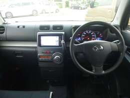 スポーテイなインパネまわり、ドライブが楽しくなります。