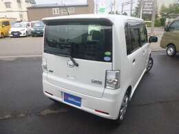 プライバシーガラスは冷暖房効果とプライバシー保護、リアワイパーは視界性アップの快適装備です。