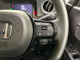 【アダプティブクルーズコントロール】高速道路での長距離走行が楽に！！自動で速度を保つクルーズコントロールが、衝突軽減システムと連携し、前方の車両を感知して車間を保つように速度調節してくれます！！