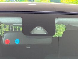 【トヨタセーフティセンス】走行中に前方の車両等を認識し、衝突しそうな時は警報とブレーキで衝突回避と被害軽減をアシスト。より安全にドライブをお楽しみいただけます。