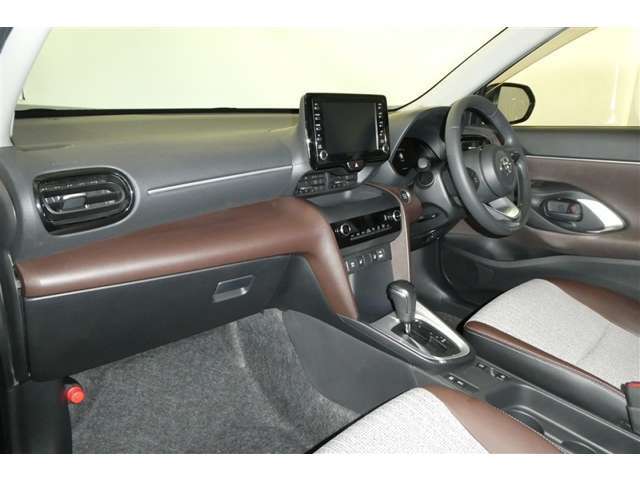 広々とした車内空間に優れた燃費性能。更にデザインも上質で人気のお車です！