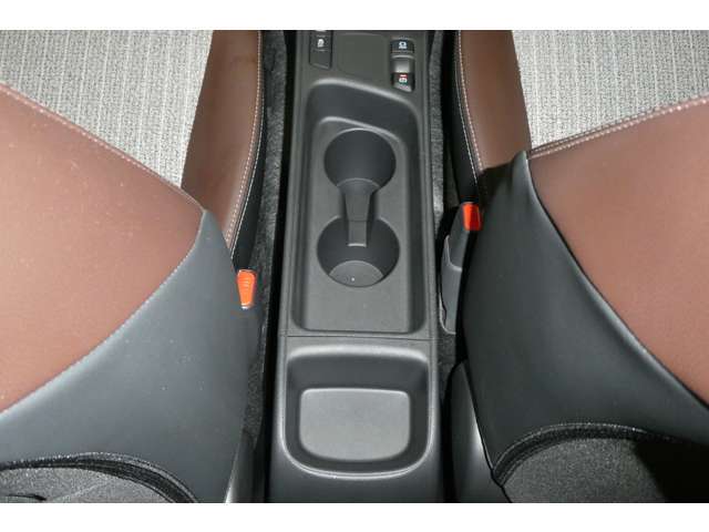 近畿県内在住で、ご商談時及び納車時にご来店頂けるお客様への限り販売可とさせて頂きます。