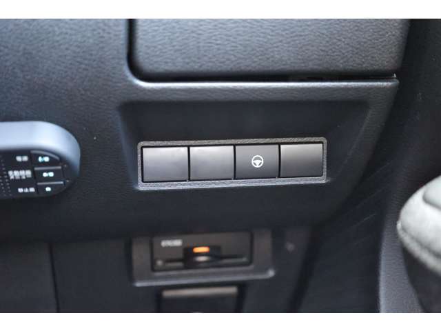 中古車だからボディーコーティングがおすすめ！下地処理が重要なコーティングはもちろんプロの施工でピカピカに仕上げます。濃色車は親水性、淡色車は撥水性のものがオススメ！