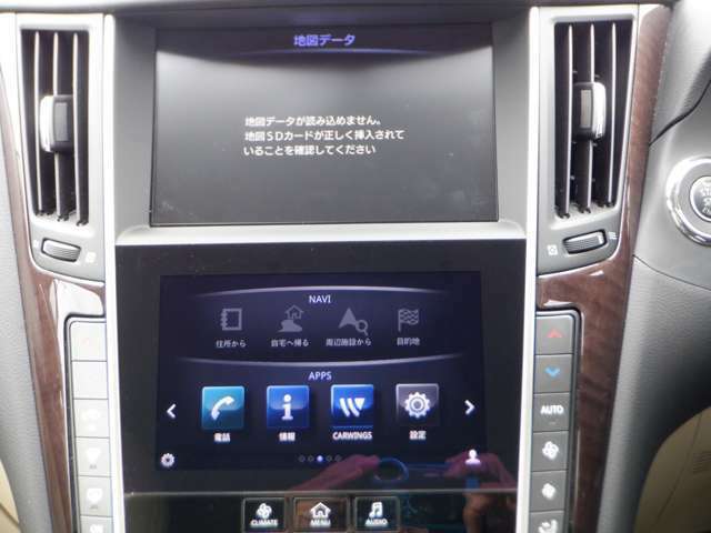 NissanConnectナビゲーションシステム（ツインディスプレイ［8インチワイド＆7インチワイド、メモリータイプ］、ハンズフリーフォン、VICS［FM多重］、ボイスコマンド、Bluetooth対応、DVD/CD再生機能