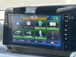 AppleCarPlay/AndroidAuto　iPhoneやAndroid搭載のスマートフォンをナビ画面で直接操作。音楽を聴く目的地までのルートを調べる電話をかけるメッセージの送受信を行えます。