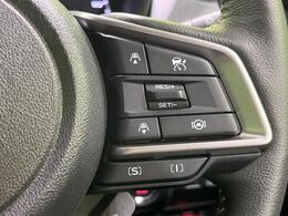 【全車速追従機能付クルーズコントロール】高速道路での長距離走行が楽に！！自動で速度を保つクルーズコントロールが、衝突軽減システムと連携し、前方の車両を感知して車間を保つように速度調節してくれます！！