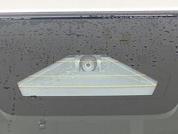 【スズキ　セーフティサポート】走行中に前方の車両等を認識し、衝突しそうな時は警報とブレーキで衝突回避と被害軽減をアシスト。より安全にドライブをお楽しみいただけます。