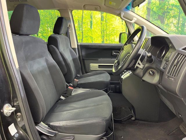 運転席シート廻りは使用感も少なく、良好な状態となっています。丁寧に使われていたことがよくわかりますね。