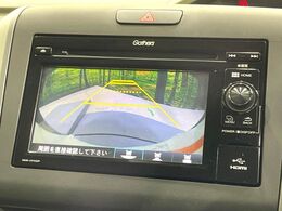 【バックカメラ】駐車時に後方がリアルタイム映像で確認できます。大型商業施設や立体駐車場での駐車時や、夜間のバック時に大活躍！運転スキルに関わらず、今や必須となった装備のひとつです！