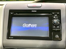 【ディスプレイオーディオ】お持ちのスマホやMP3プレイヤーとの無線接続で音楽再生が可能！コードで繋ぐわずらわしさも無く、手軽にお気に入りの音楽を楽しめます。