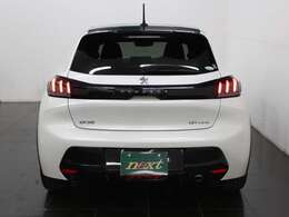 ガラスルーフ　ディスプレイオーディオ　カープレイ　USB入力　Bluetooth　Bカメラ　ETC　LEDヘッドライト　オートライト　純正アルミホイール　衝突被害軽減ブレーキ　ブラインドスポットモニター　レーンアシスト