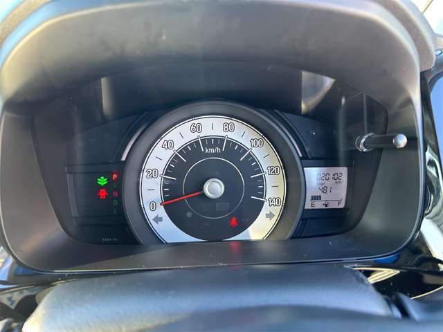 整備スタッフは国家資格を持つプロの整備士です。車検の受入/中間/完成検査と保安基準発行のすべても自社で行います。