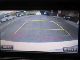 バックが苦手な方は必見！ライン表示付きのバックモニターが障害物を映し出してくれます！