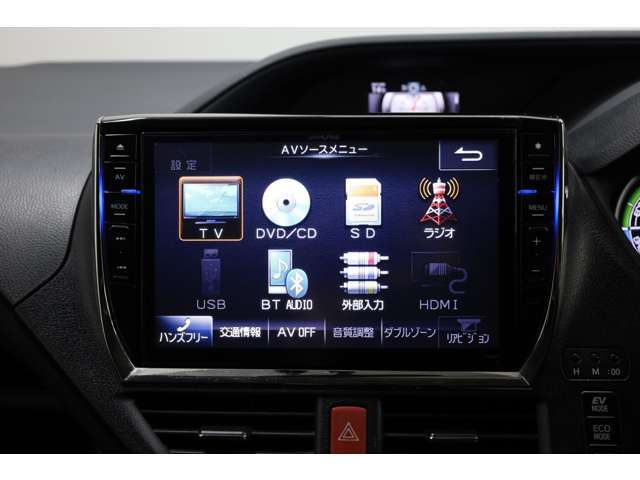 アルパイン10型SDナビで、フルセグTV視聴・CD/DVD・Bluetooth・ラジオ・ミュージックサーバー等多くのソースが揃っております！