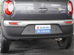 【リアパーキングセンサー】バンパーに付いたセンサーが障害物を検知。一定の距離に近づくとアラートで教えてくれます。狭い駐車スペースや車庫入れ時も安心です。