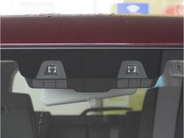 【デュアルカメラブレーキサポート】2つのカメラが前方の歩行者やクルマを検知し、衝突事故時の被害を軽減します。