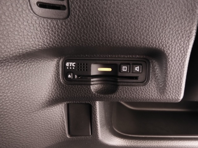 今や必需品の◆ETC車載器　装備車◆　有料道路を利用する際にスムースに通過でき、わずらわしい料金支払いから開放されます！
