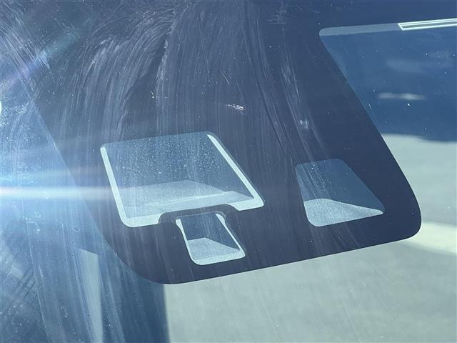 【ドライブレコーダー】映像・音声などの運転中の記録を残します。事故などを起こした起こされた時の証拠になりえますので、もしも時でも安心ですね。