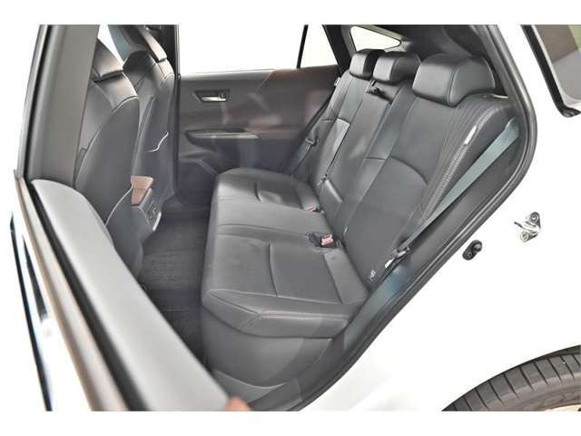 普段のお買い物や通勤、送迎等に十分な荷室スペースを確保しております。セカンドシートを倒すと、大きな荷物の積載も可能です