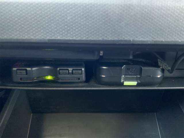 必須アイテム【ETC】ももちろん装備済！最近はETC専用のスマートインターもあるぐらいETCが主流になってきて必須アイテムの1つです◎